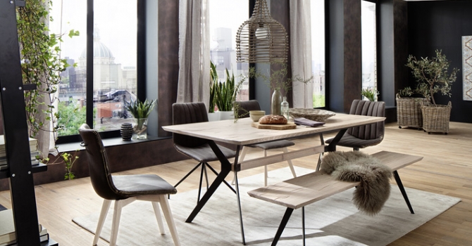 Jedálenské stoly a stoličky od renomovanej nemeckej nábytkárskej firmy